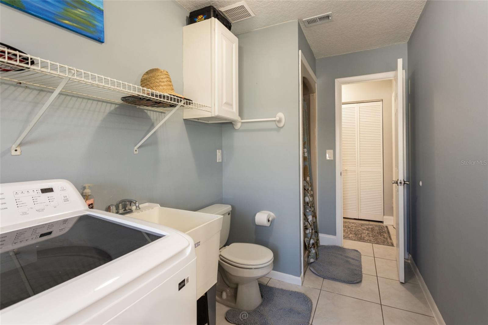 Image 33 of 51 For 13 Clinton Court S