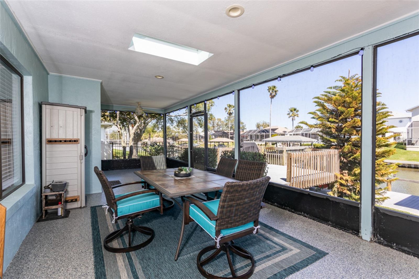 Image 36 of 51 For 13 Clinton Court S