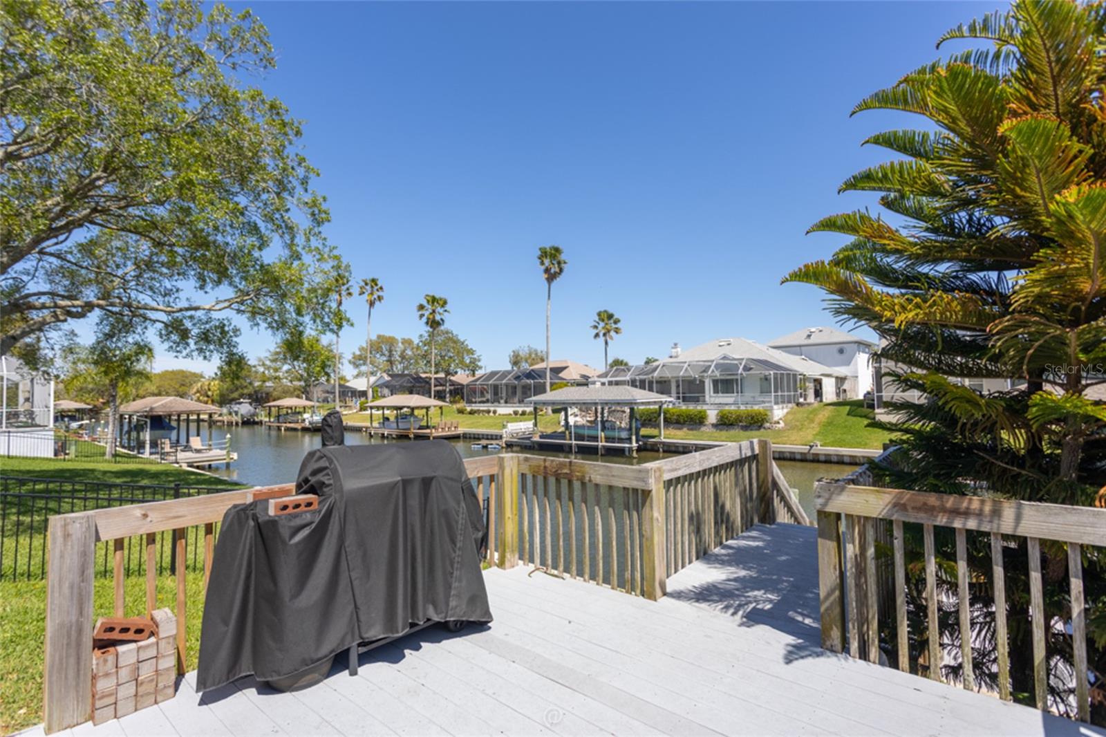 Image 43 of 51 For 13 Clinton Court S