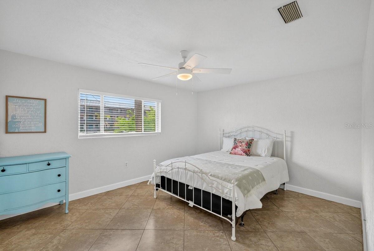 Image 10 of 22 For 102 Peninsula Drive 202