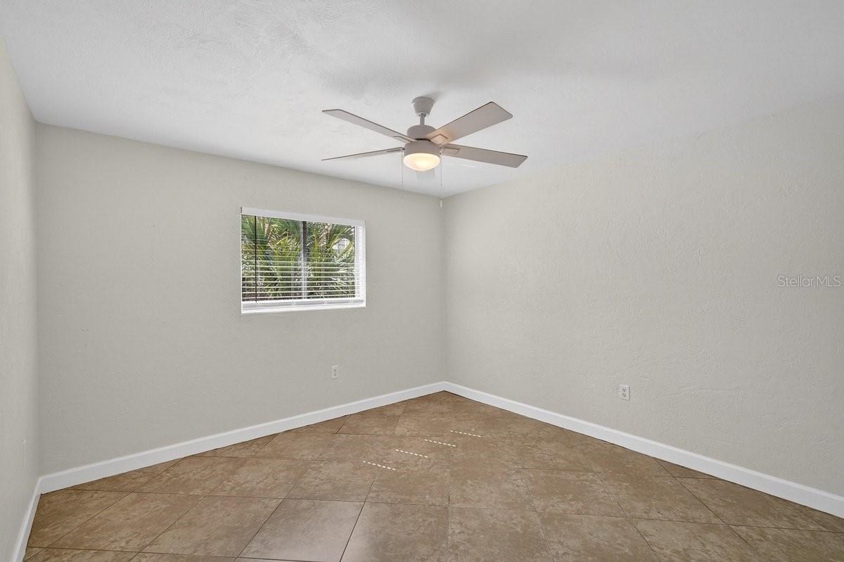 Image 13 of 22 For 102 Peninsula Drive 202