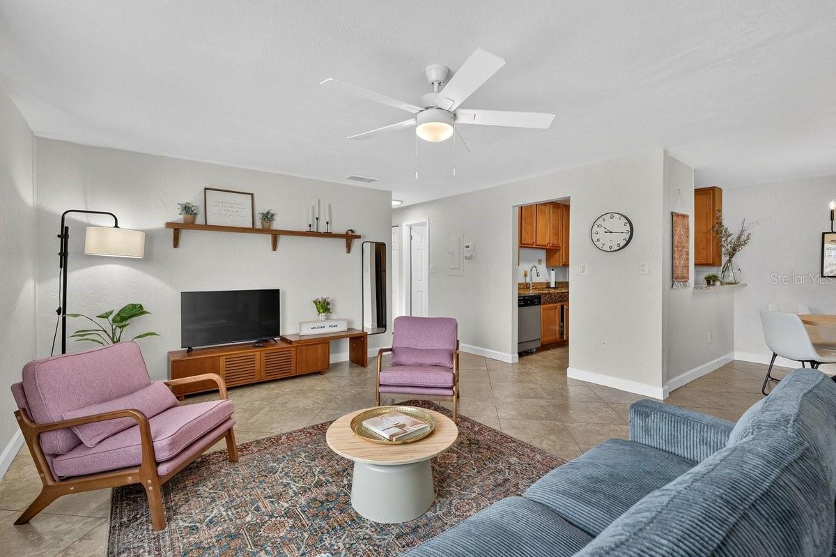 Image 5 of 22 For 102 Peninsula Drive 202