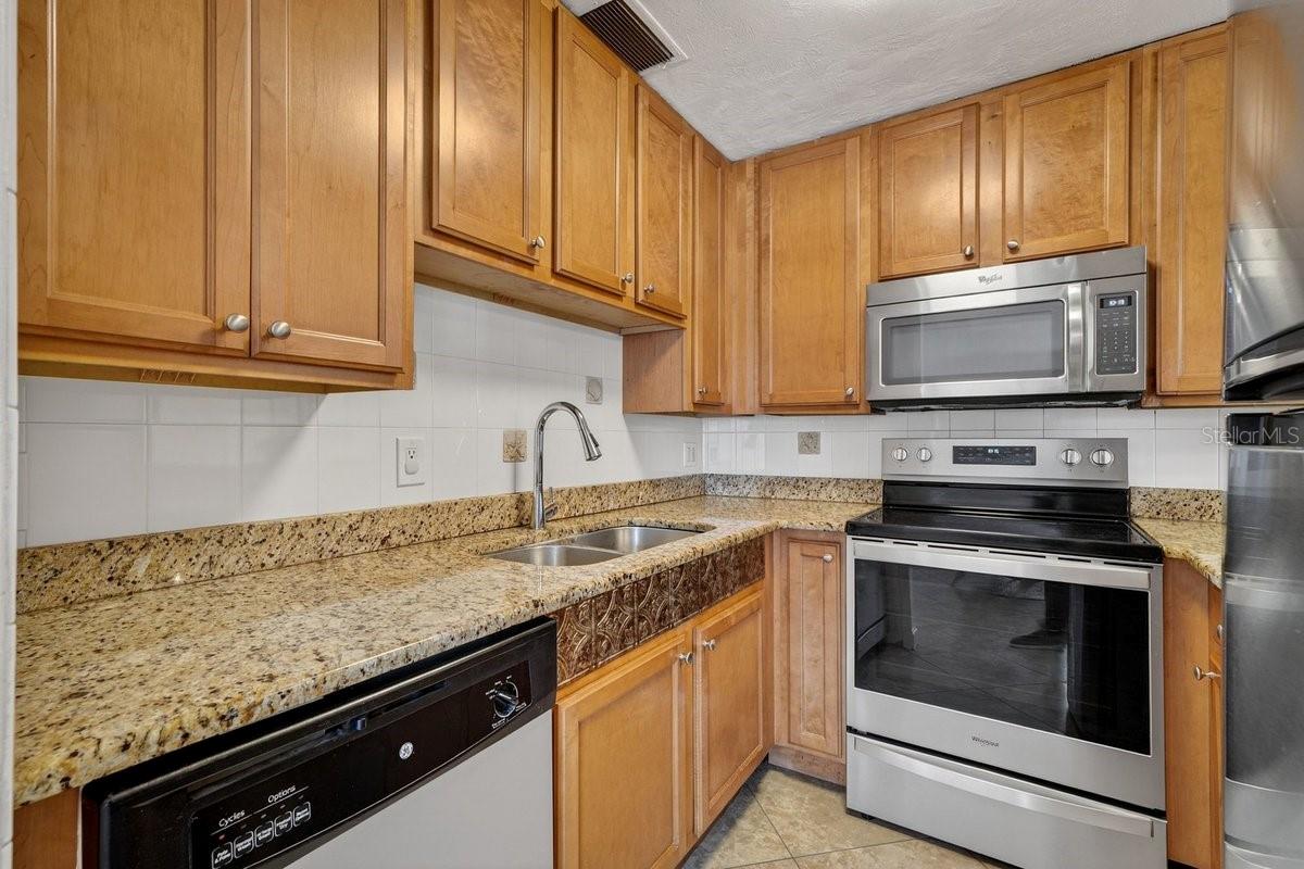 Image 9 of 22 For 102 Peninsula Drive 202