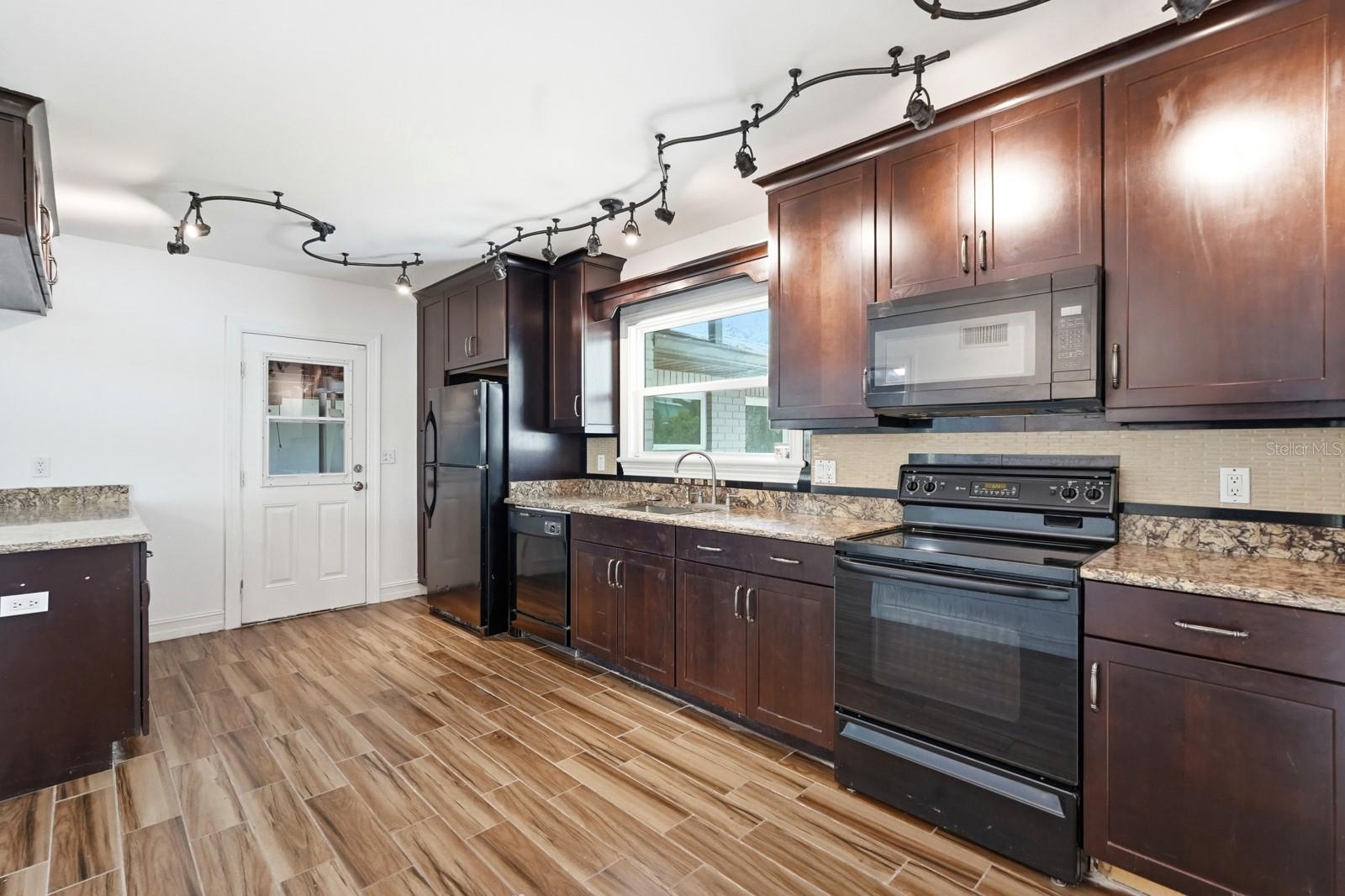 Image 12 of 37 For 2203 Peninsula Drive