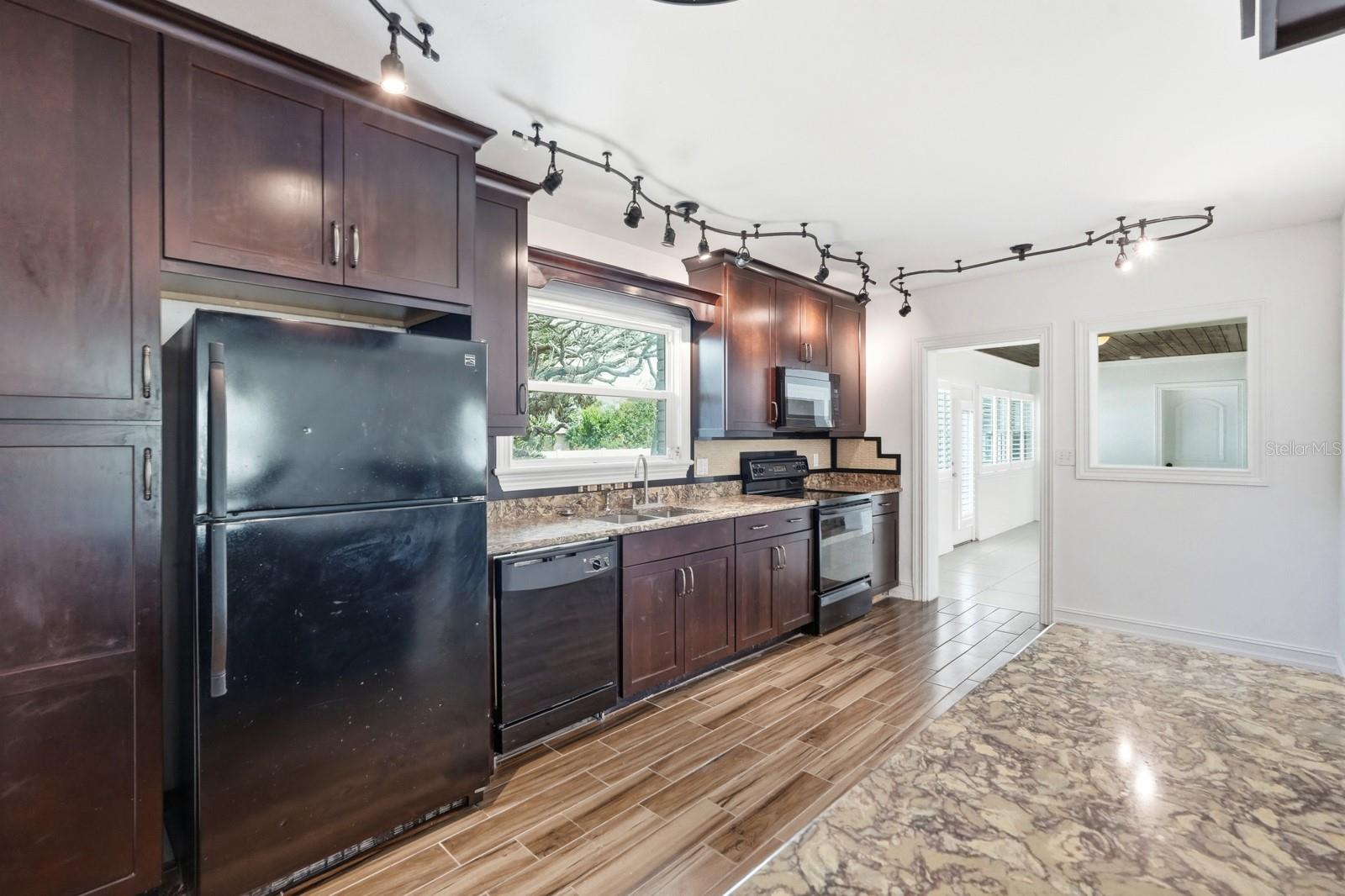 Image 13 of 37 For 2203 Peninsula Drive