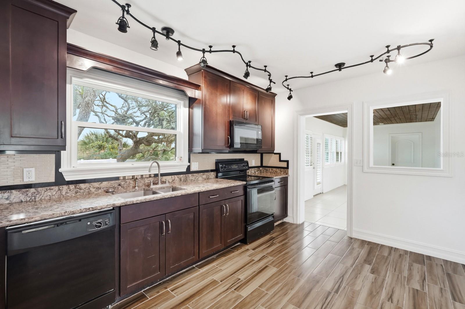 Image 14 of 37 For 2203 Peninsula Drive