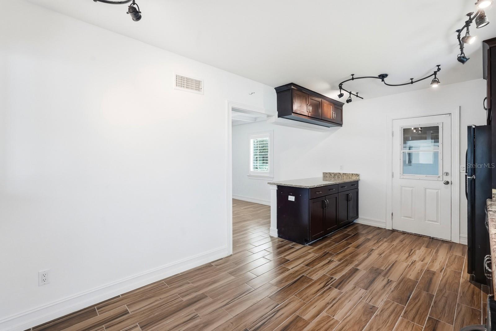 Image 16 of 37 For 2203 Peninsula Drive