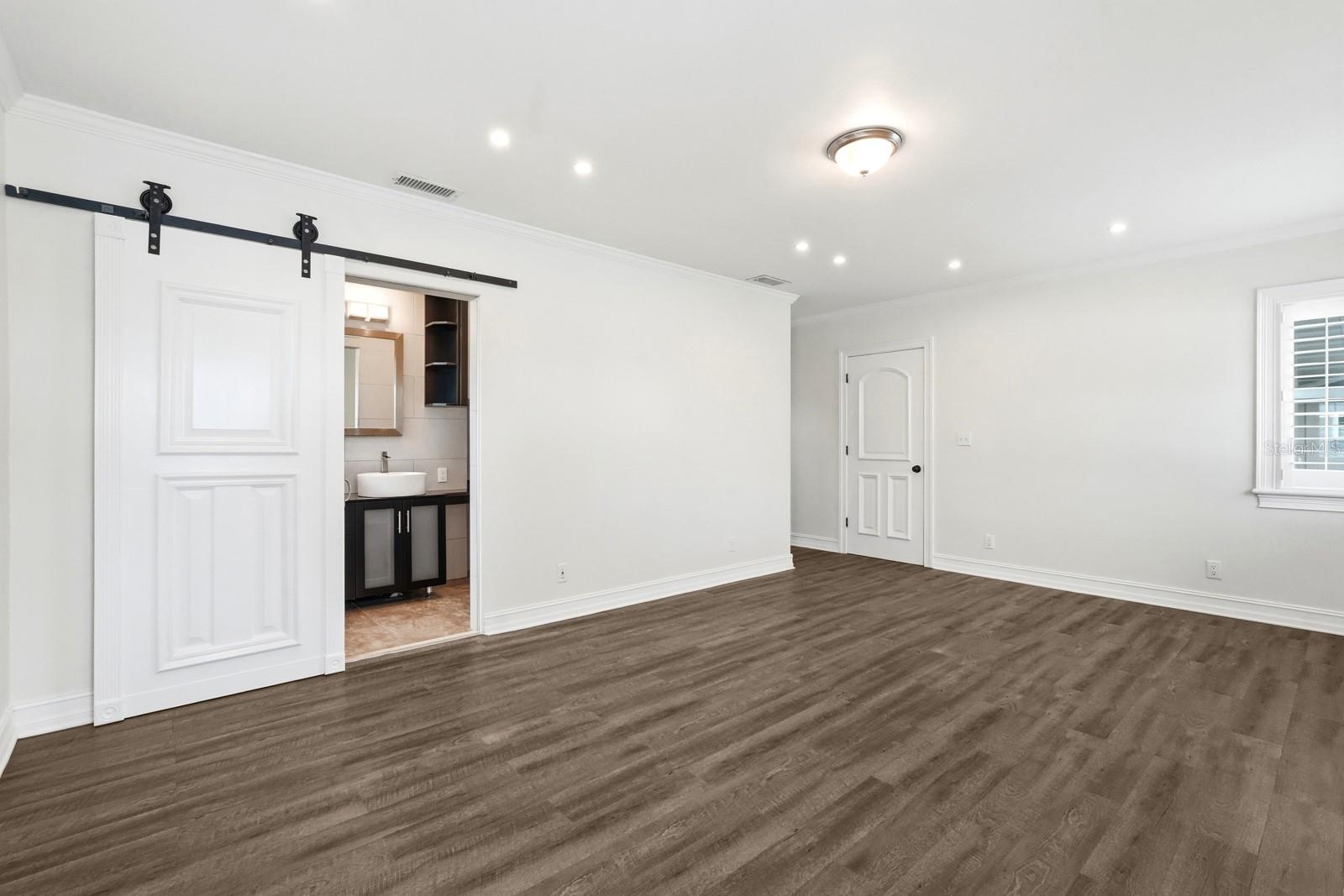 Image 20 of 37 For 2203 Peninsula Drive