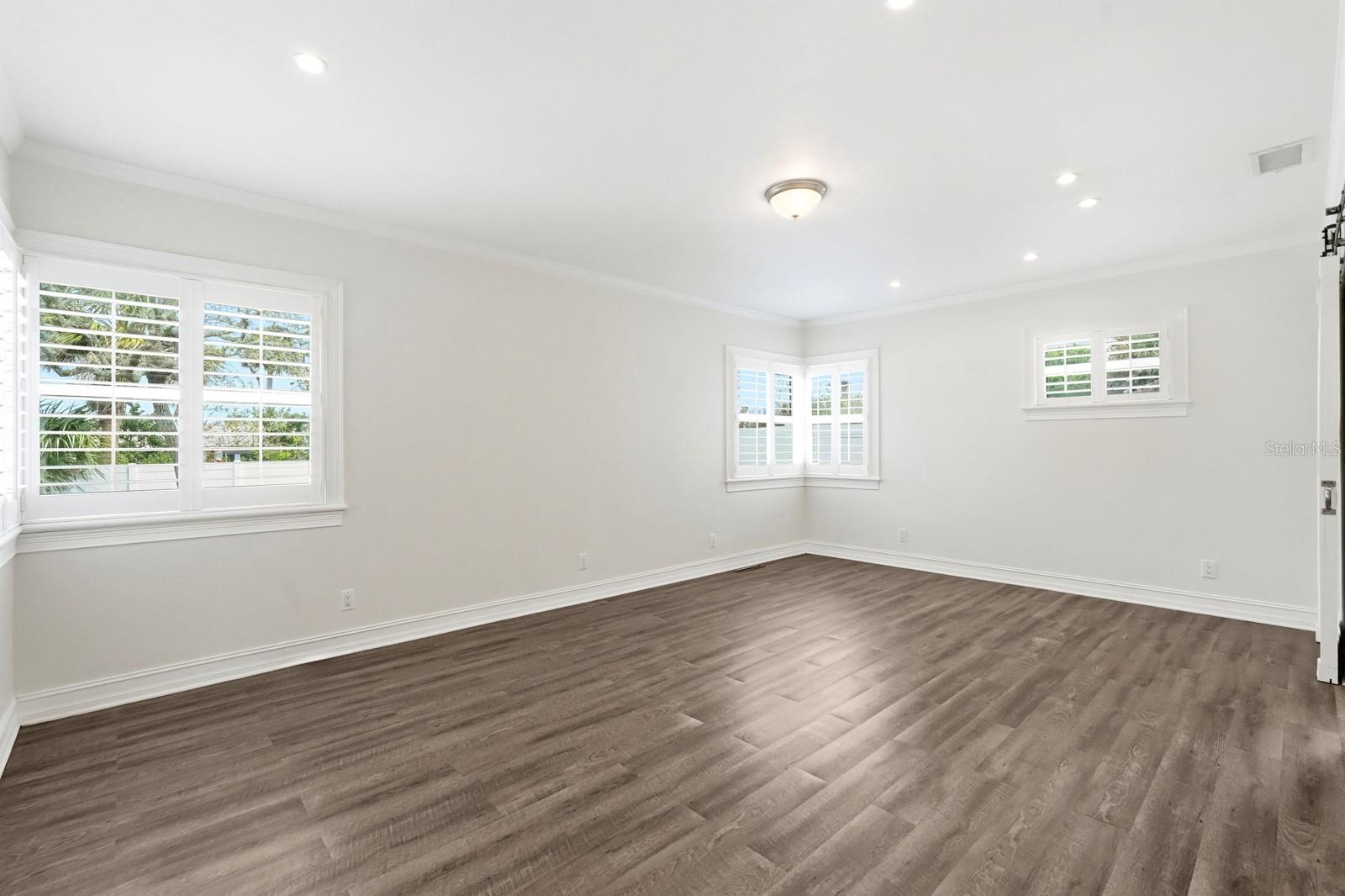 Image 21 of 37 For 2203 Peninsula Drive