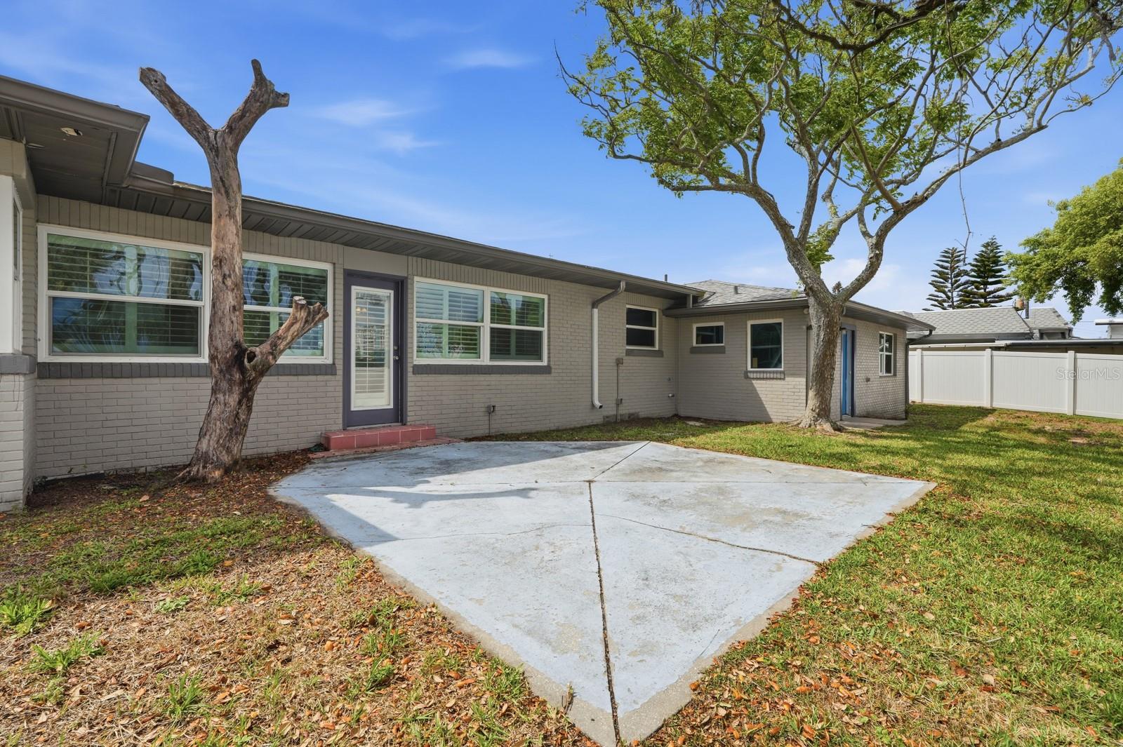 Image 32 of 37 For 2203 Peninsula Drive