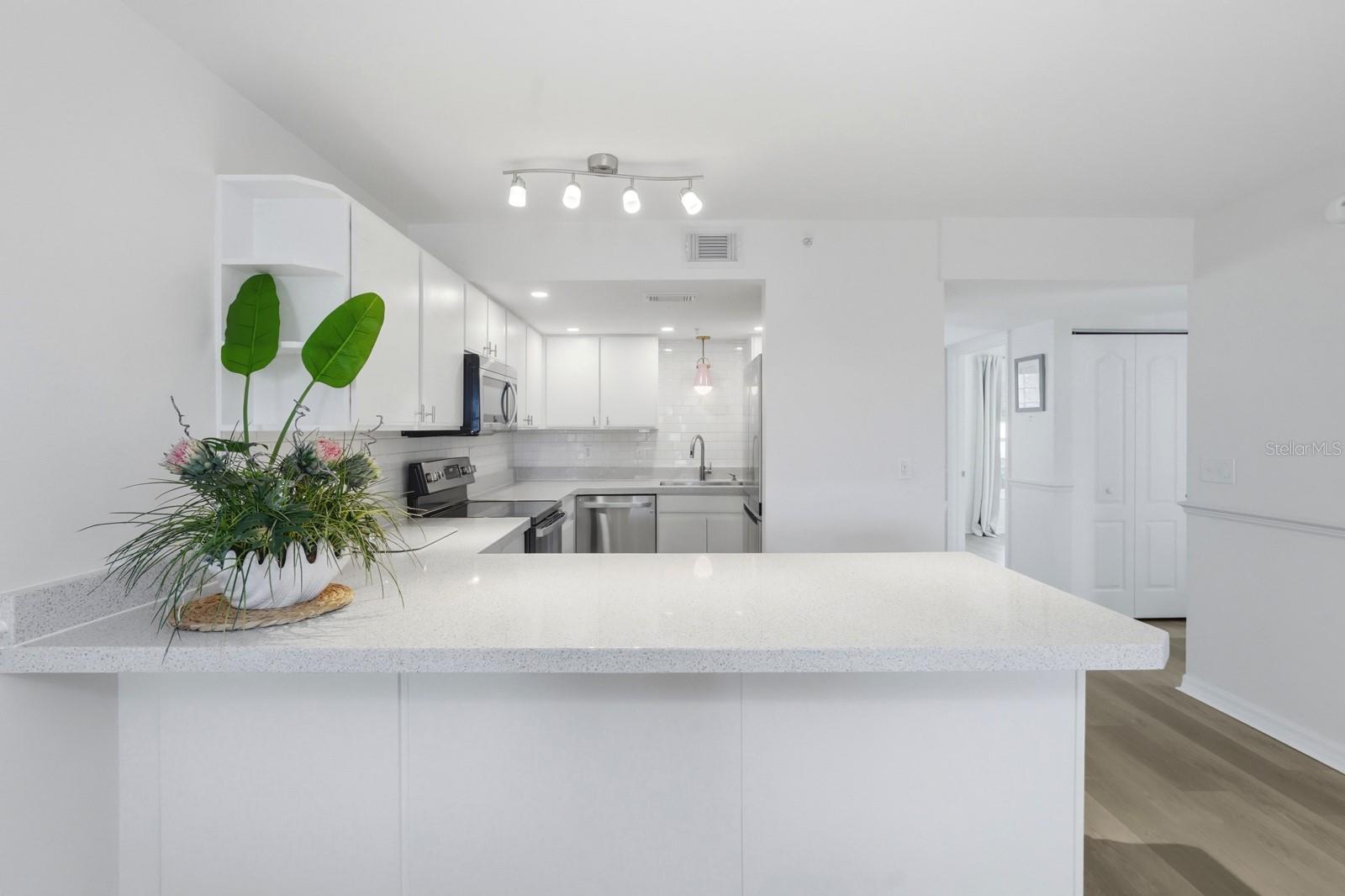 Image 10 of 36 For 711 Halifax Avenue 101