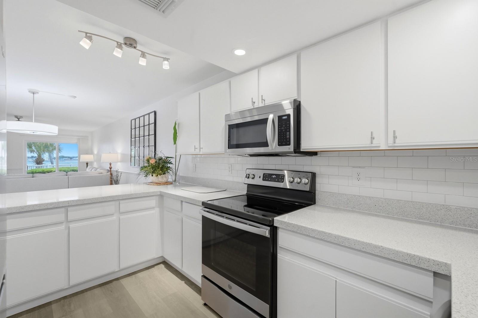 Image 7 of 36 For 711 Halifax Avenue 101