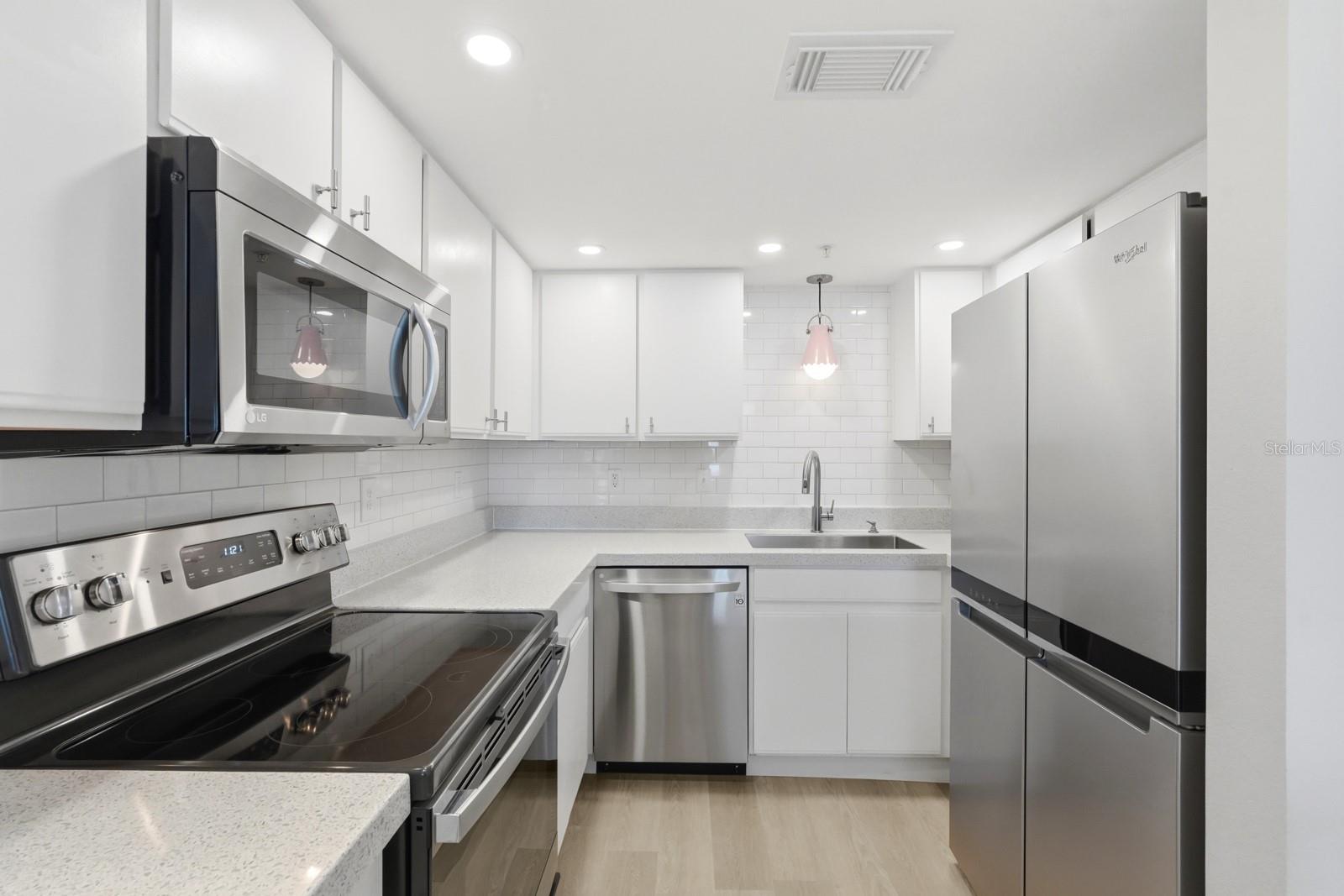 Image 8 of 36 For 711 Halifax Avenue 101