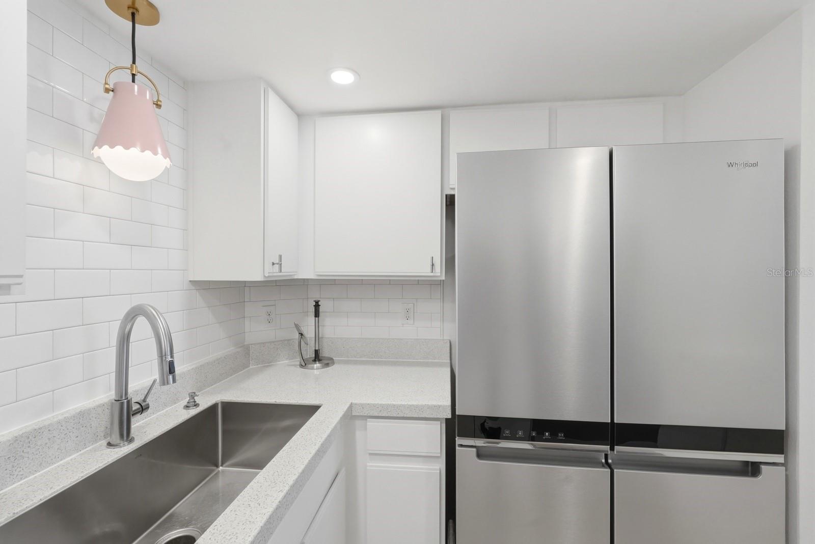 Image 9 of 36 For 711 Halifax Avenue 101