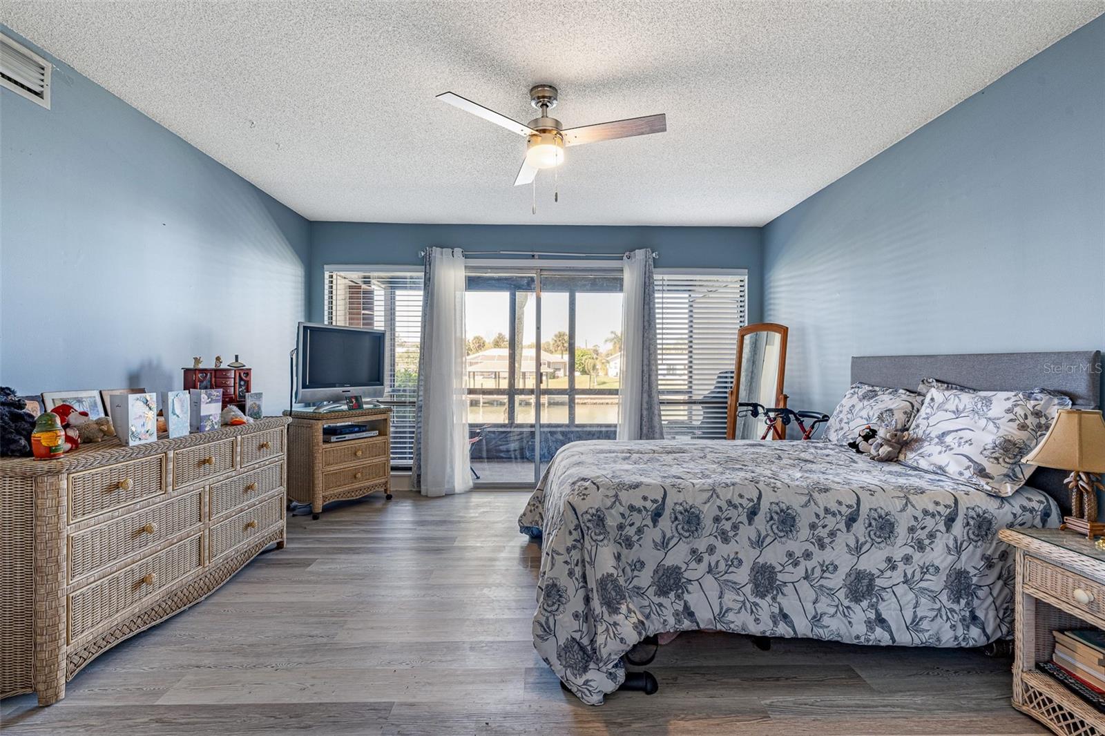 Image 19 of 44 For 42 Club House Drive 101