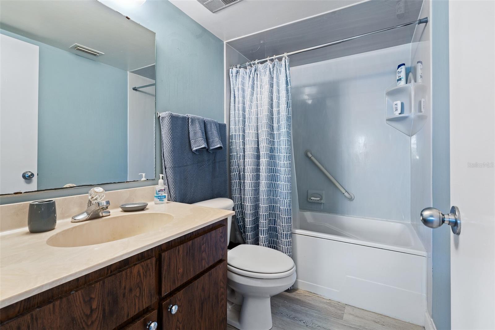 Image 27 of 44 For 42 Club House Drive 101