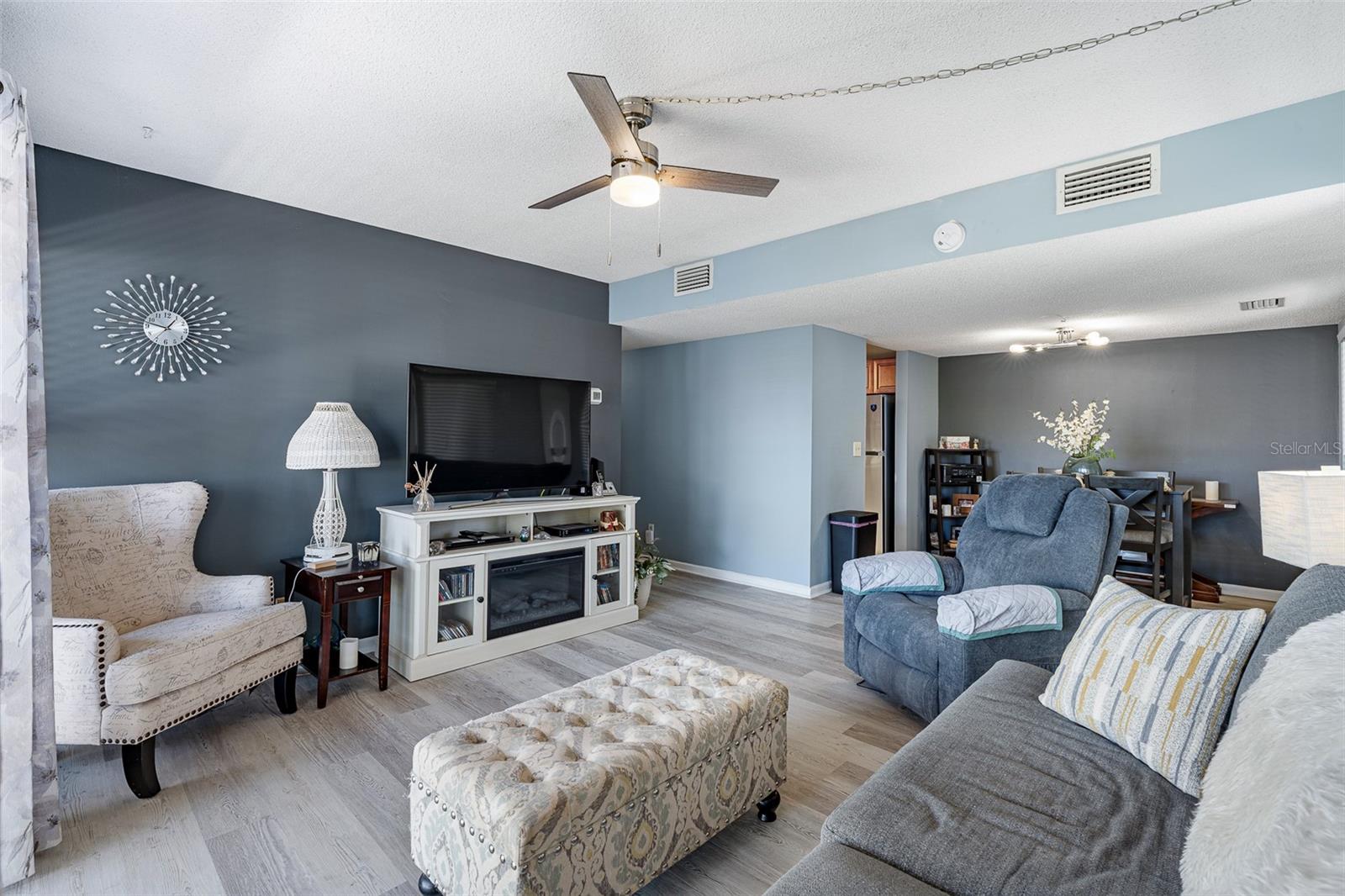 Image 6 of 44 For 42 Club House Drive 101