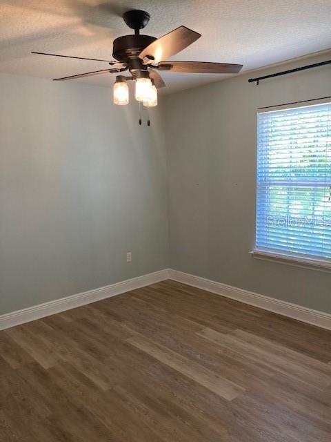 Image 23 of 30 For 7 Roxanne Place