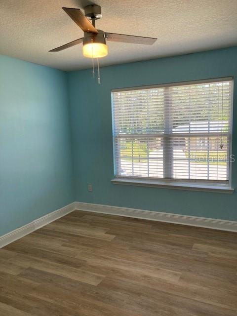 Image 28 of 30 For 7 Roxanne Place