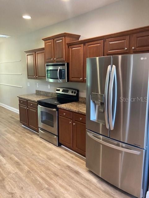 Image 4 of 30 For 7 Roxanne Place