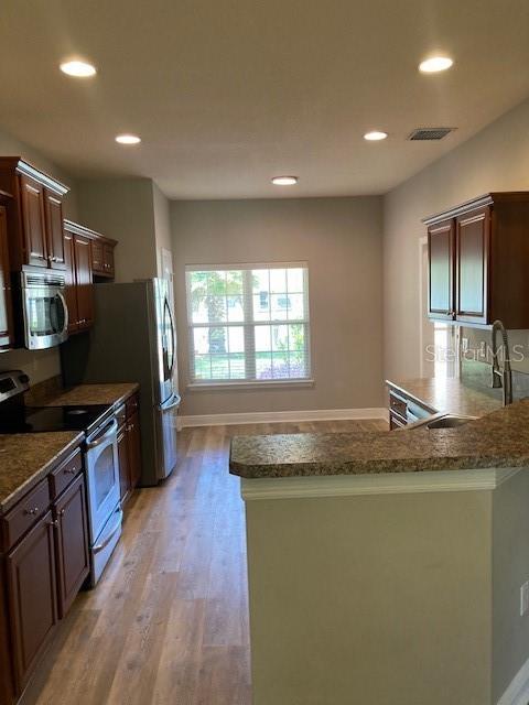 Image 6 of 30 For 7 Roxanne Place