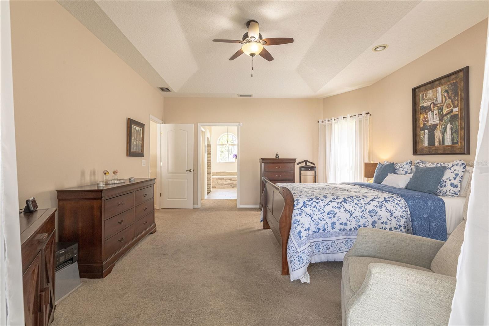 Listing photo id 11 for 44 Wellstream Lane