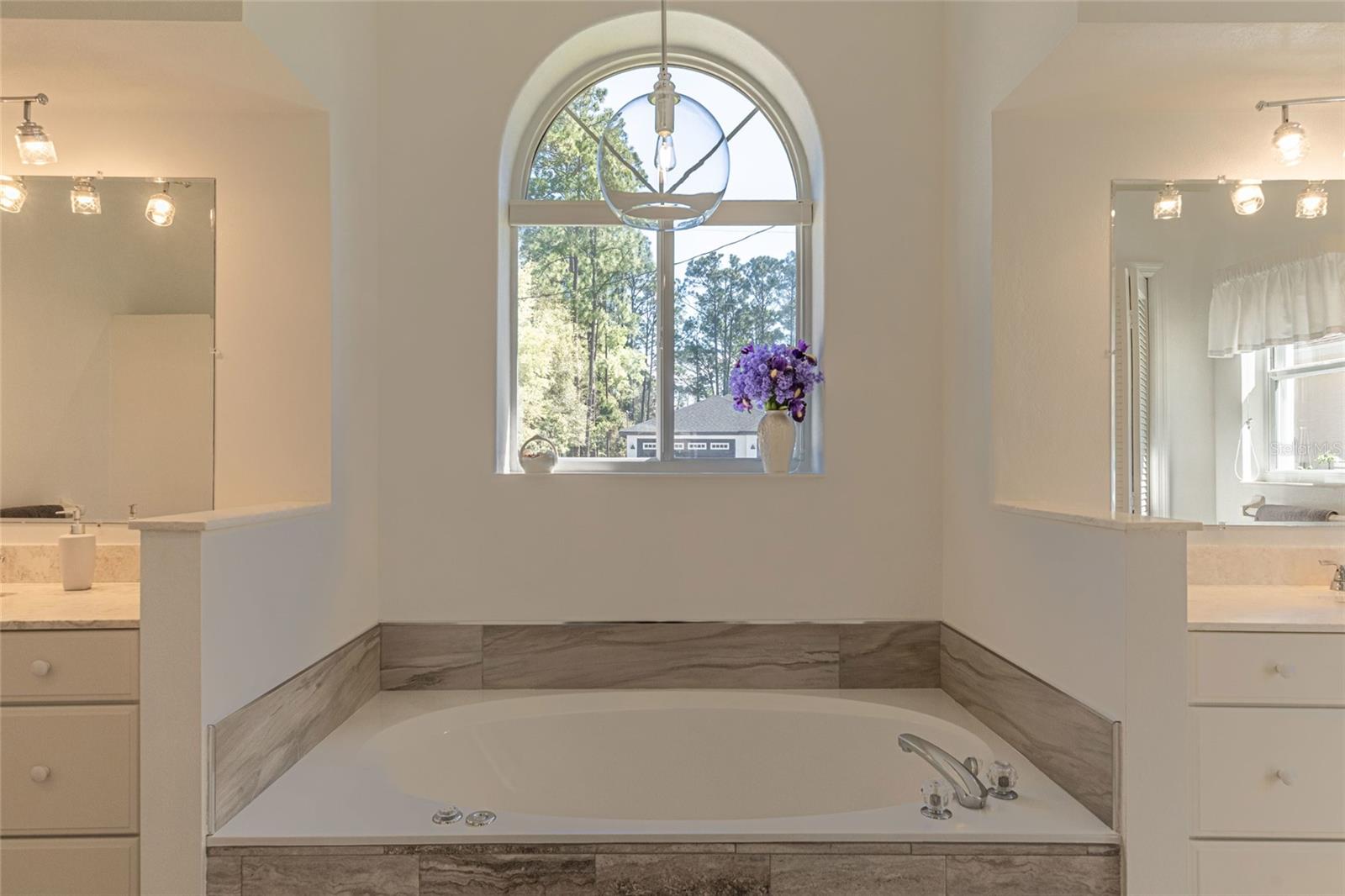 Listing photo id 13 for 44 Wellstream Lane