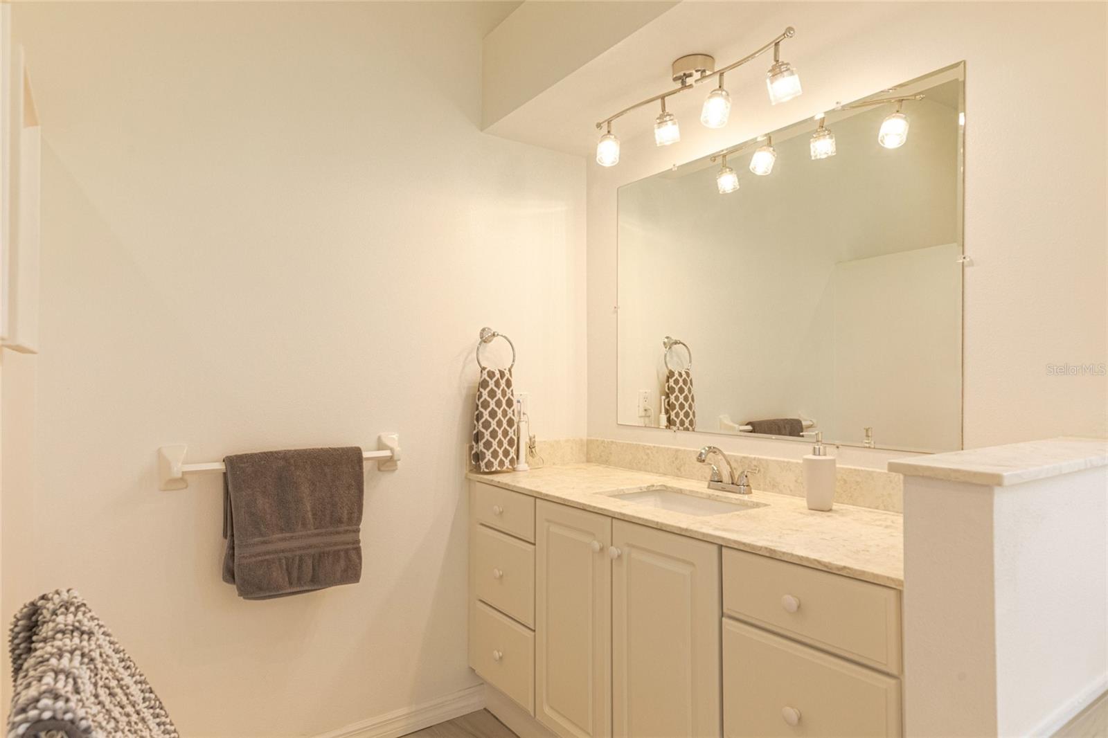 Listing photo id 14 for 44 Wellstream Lane