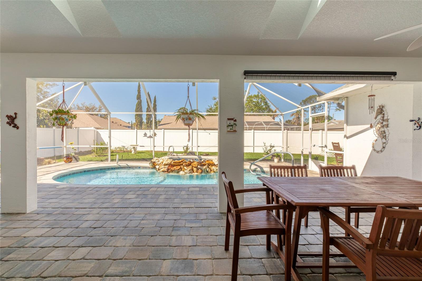 Listing photo id 16 for 44 Wellstream Lane