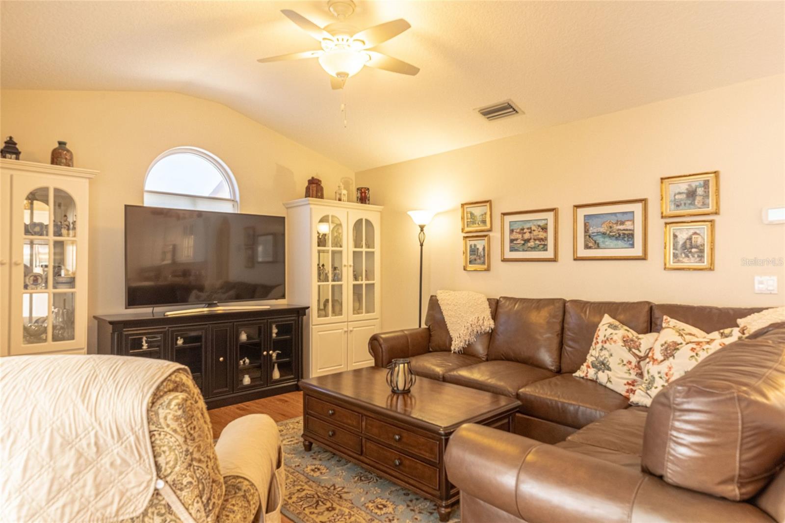 Listing photo id 23 for 44 Wellstream Lane