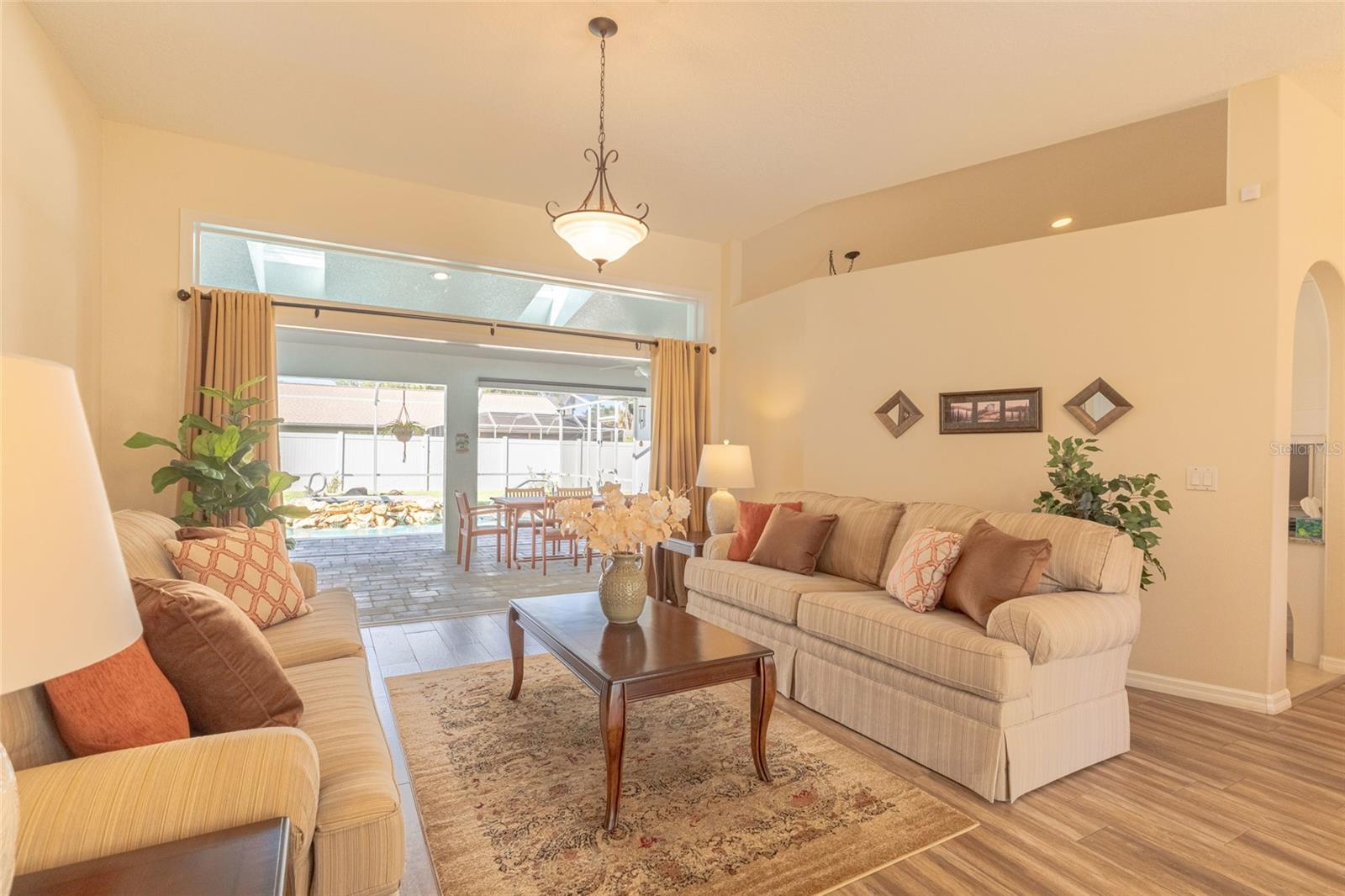 Listing photo id 2 for 44 Wellstream Lane