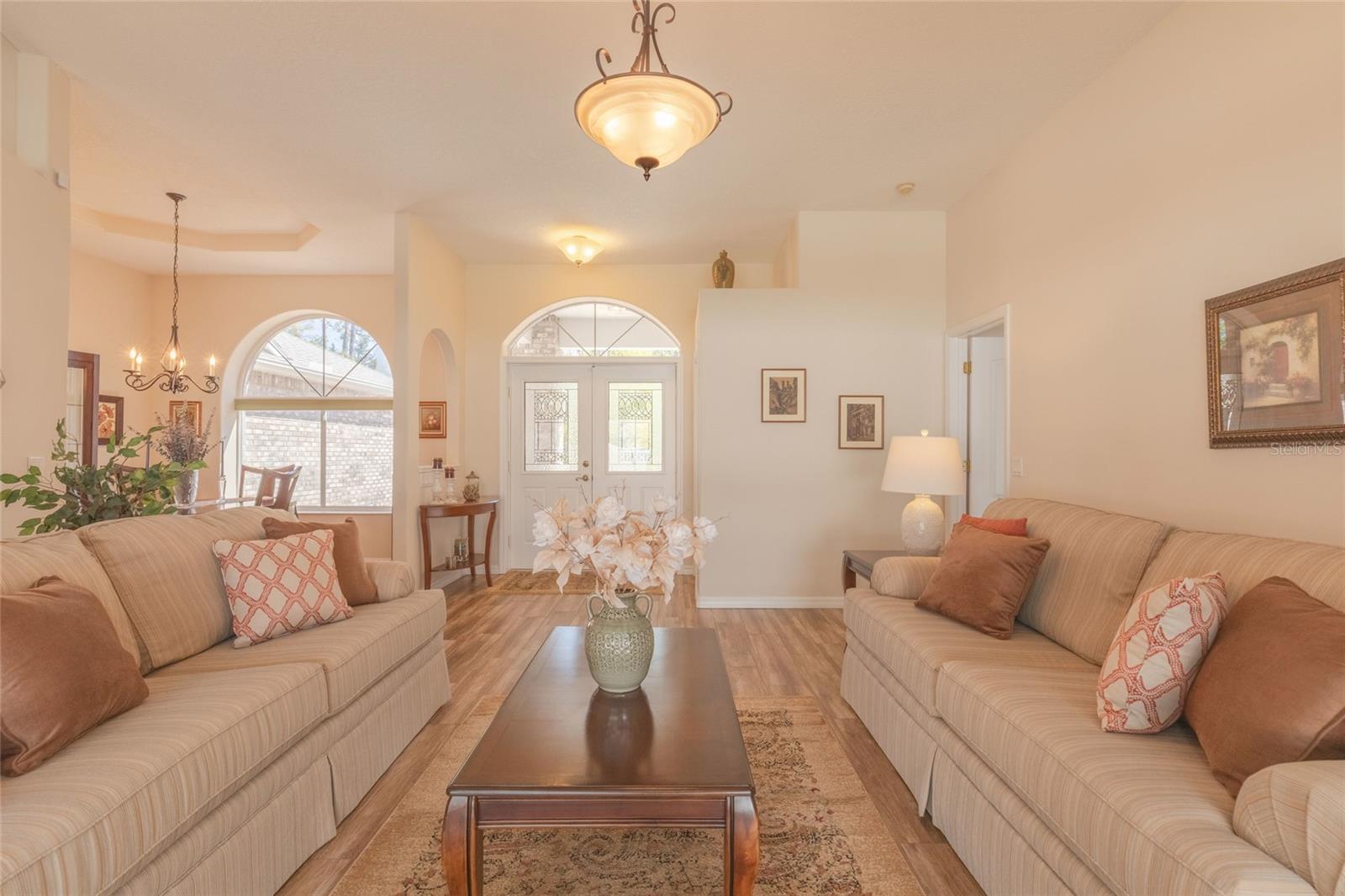 Listing photo id 4 for 44 Wellstream Lane