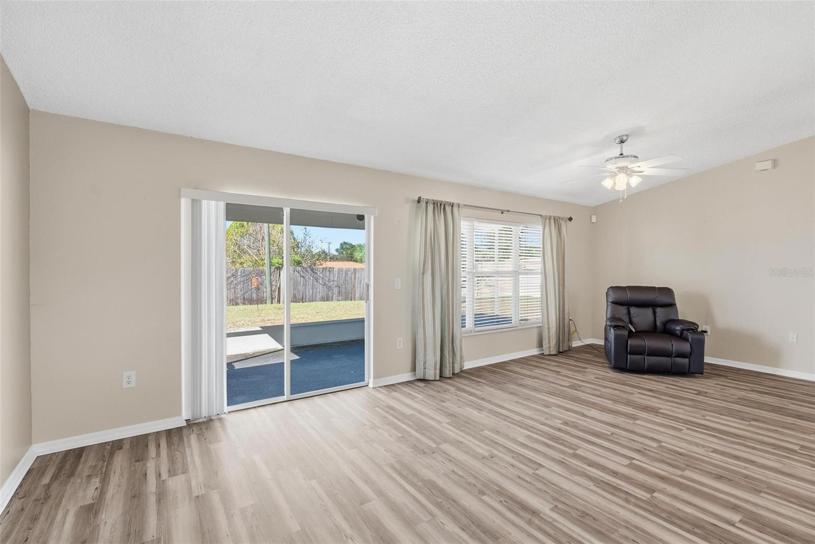 Image 12 of 31 For 656 Gainsboro Street