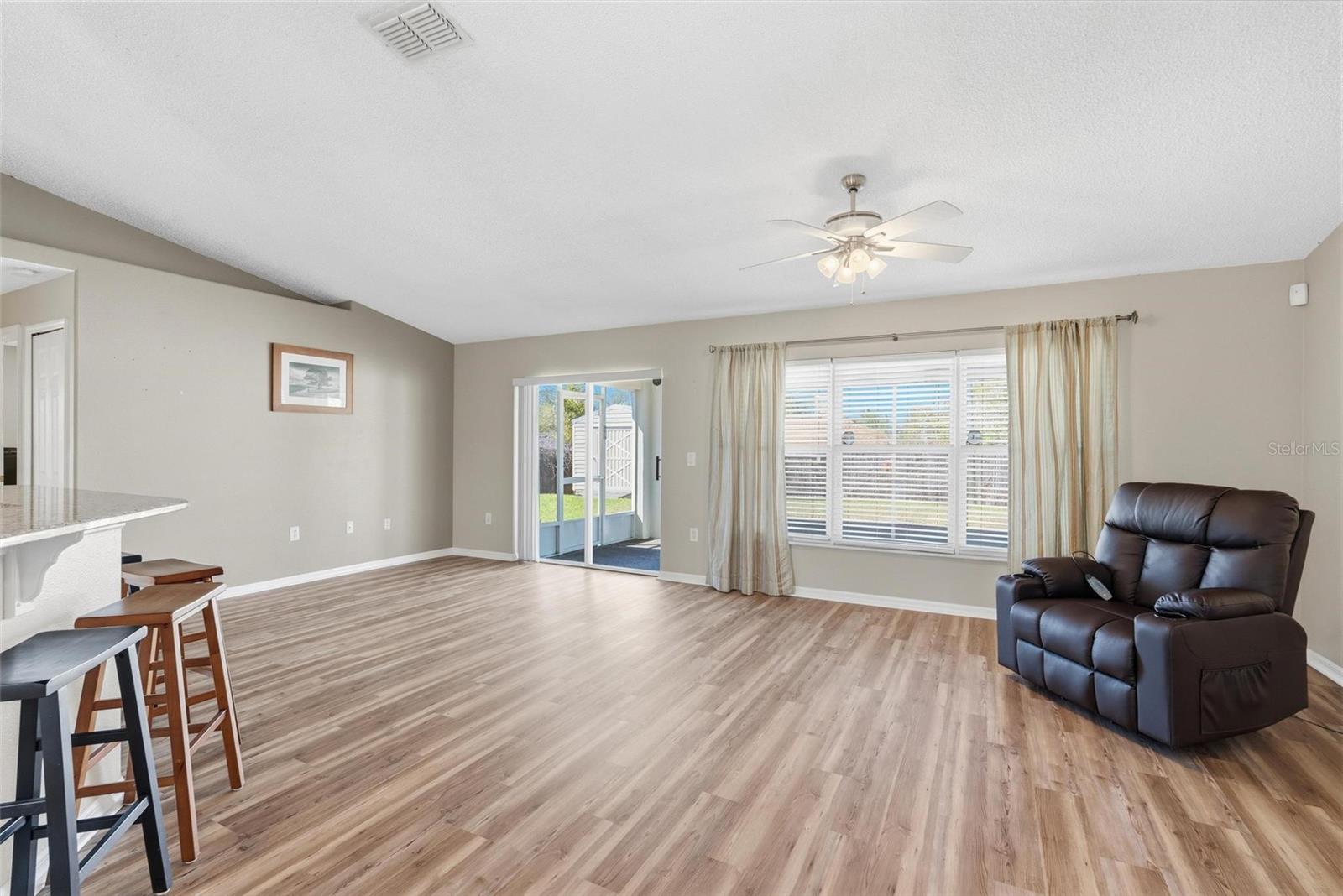 Image 13 of 31 For 656 Gainsboro Street