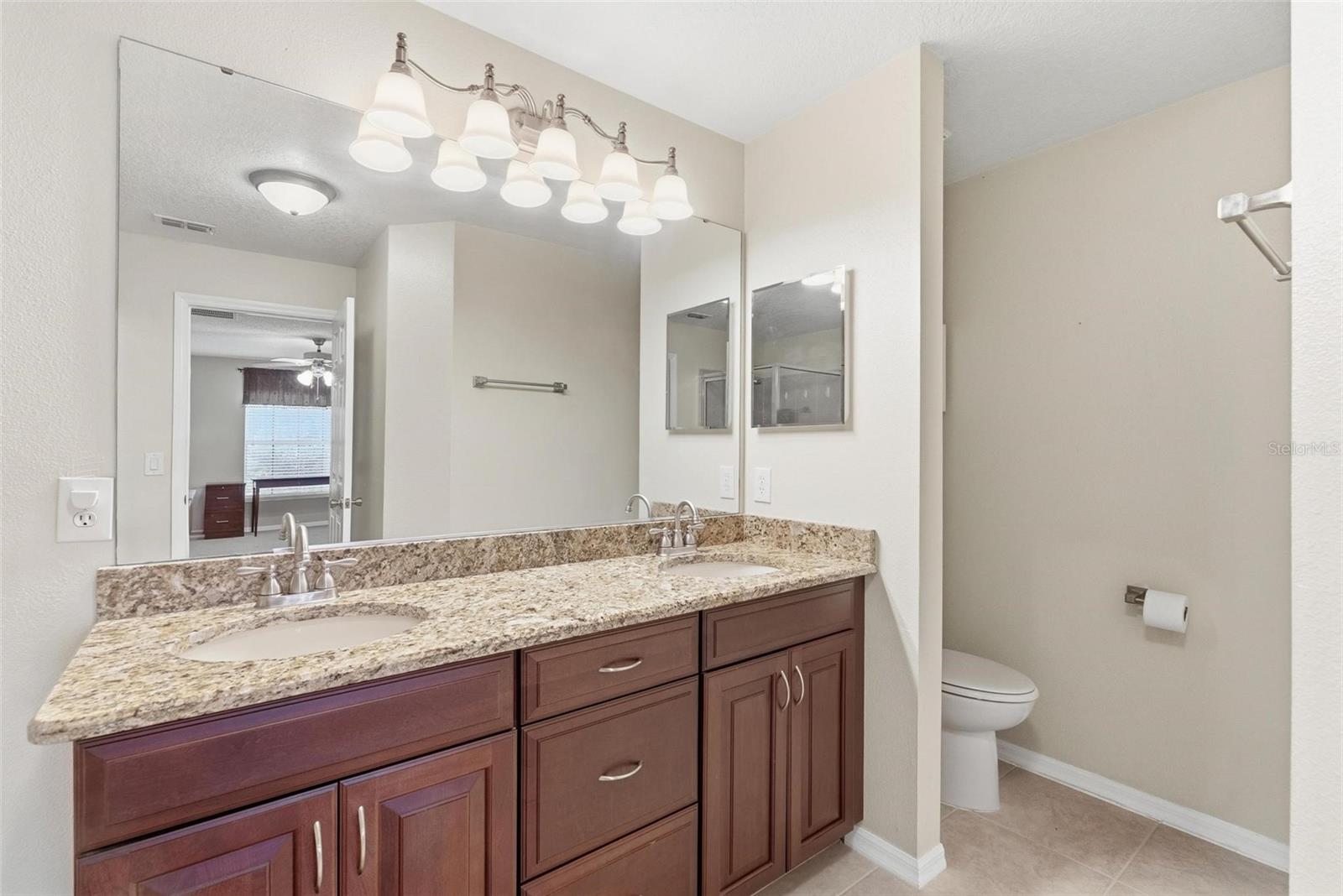 Image 22 of 31 For 656 Gainsboro Street