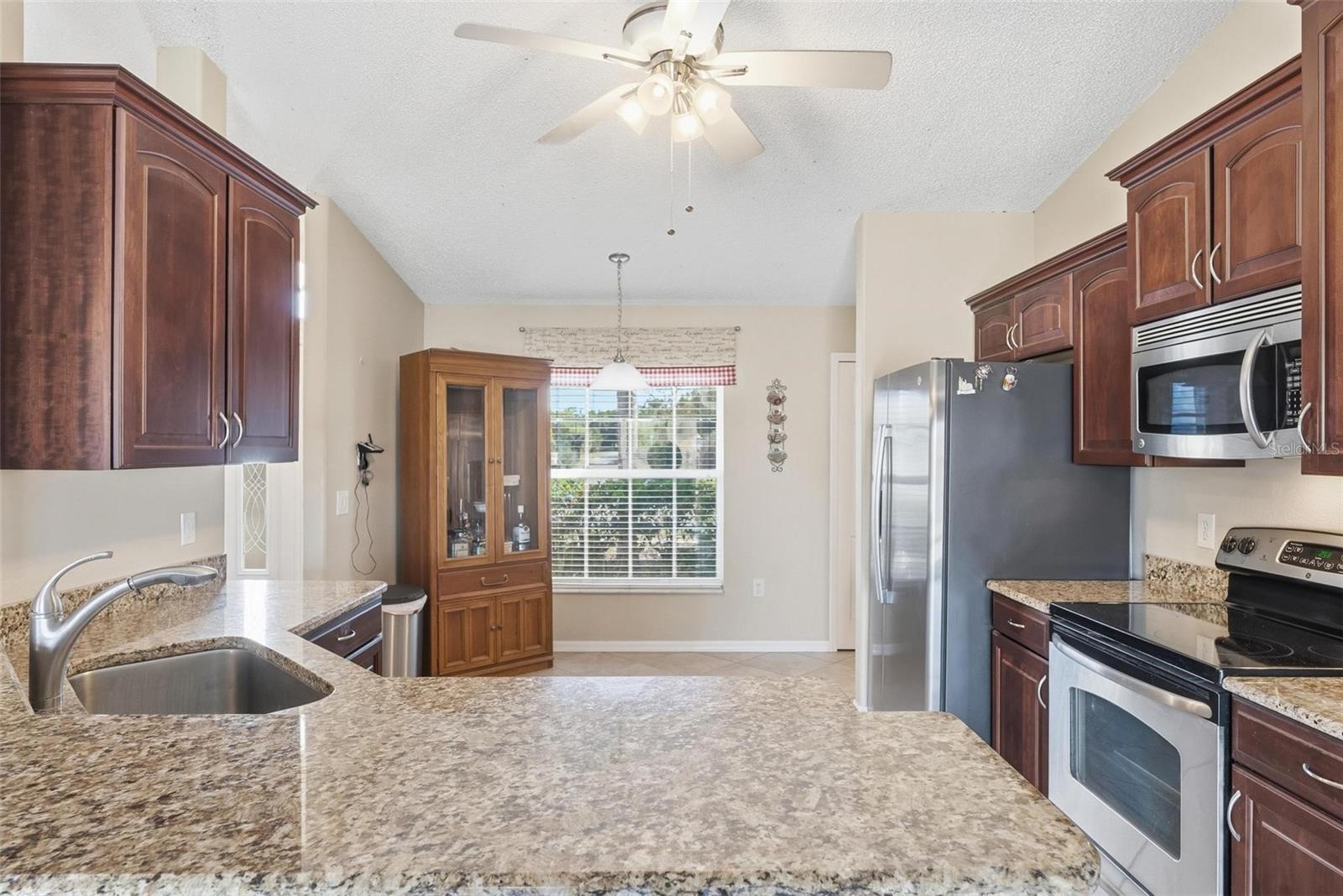 Image 3 of 31 For 656 Gainsboro Street