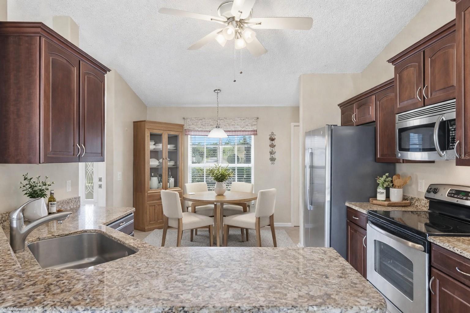 Image 4 of 31 For 656 Gainsboro Street