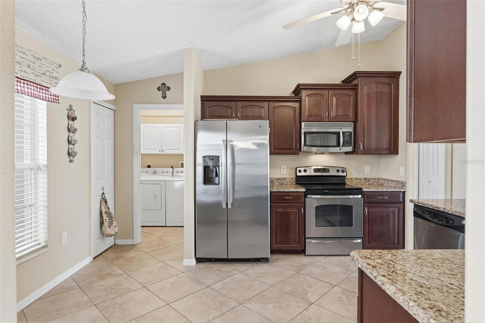 Image 6 of 31 For 656 Gainsboro Street