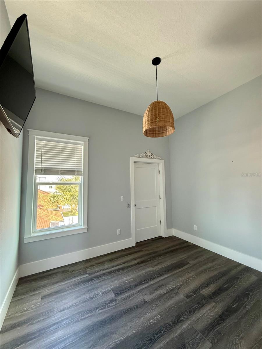 Image 22 of 44 For 304 7th Street