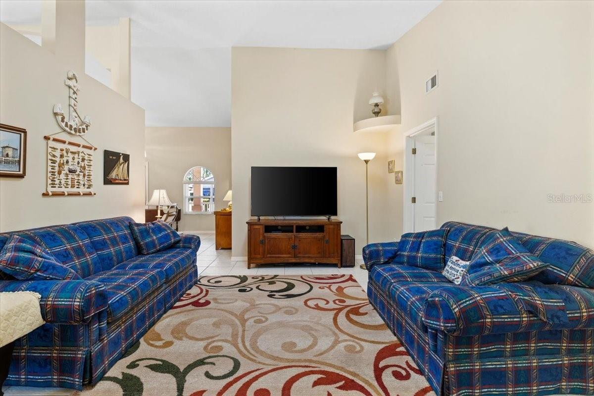 Image 17 of 53 For 8 Eagle Place