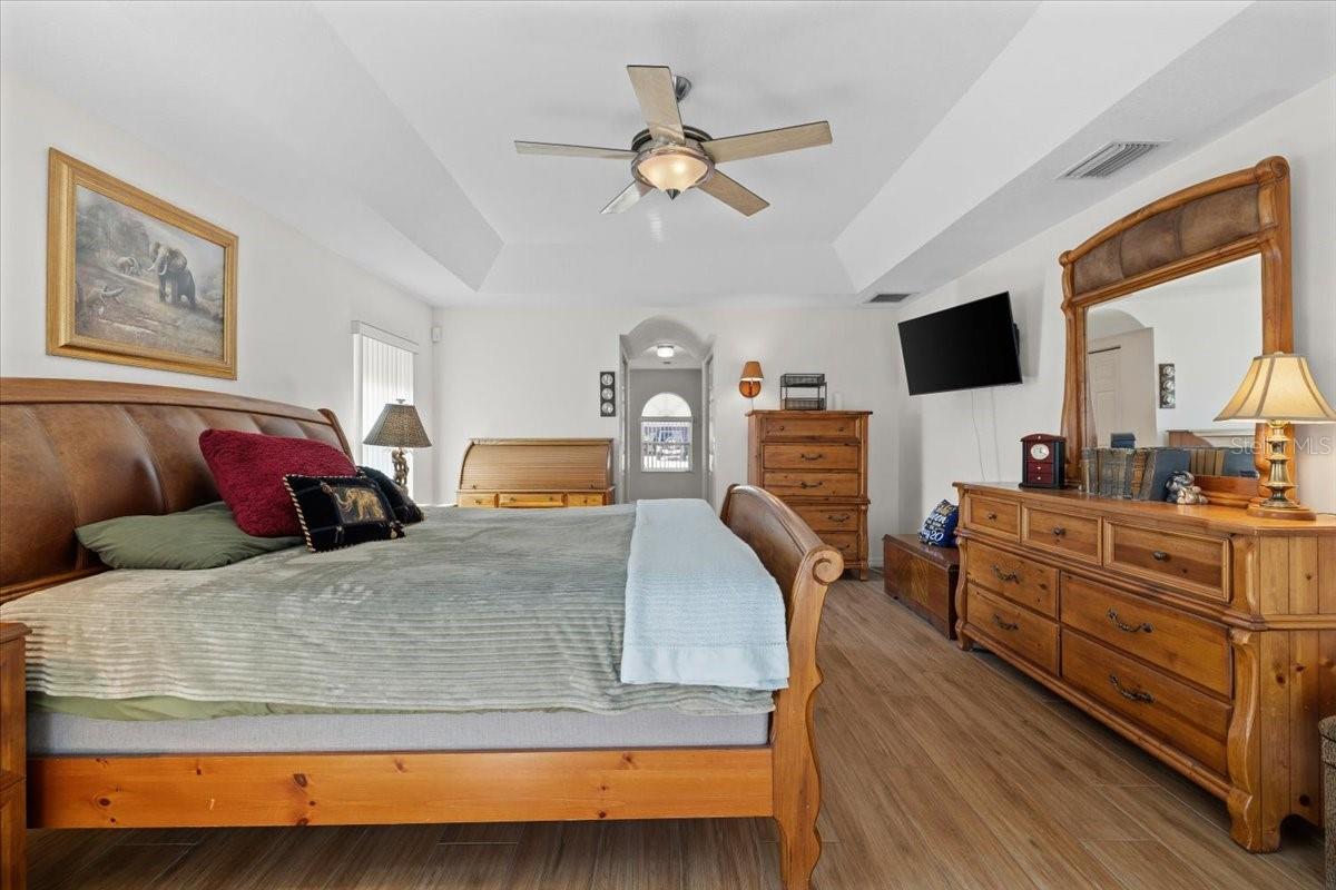 Image 19 of 53 For 8 Eagle Place