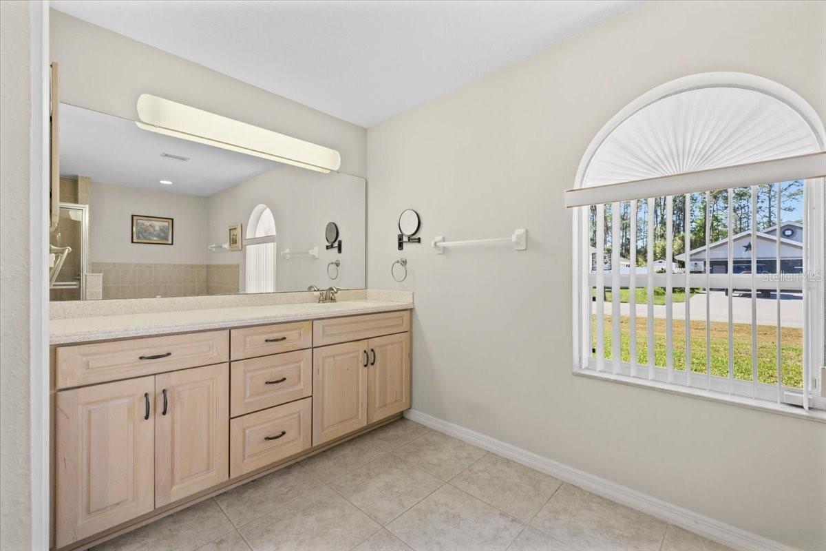 Image 21 of 53 For 8 Eagle Place