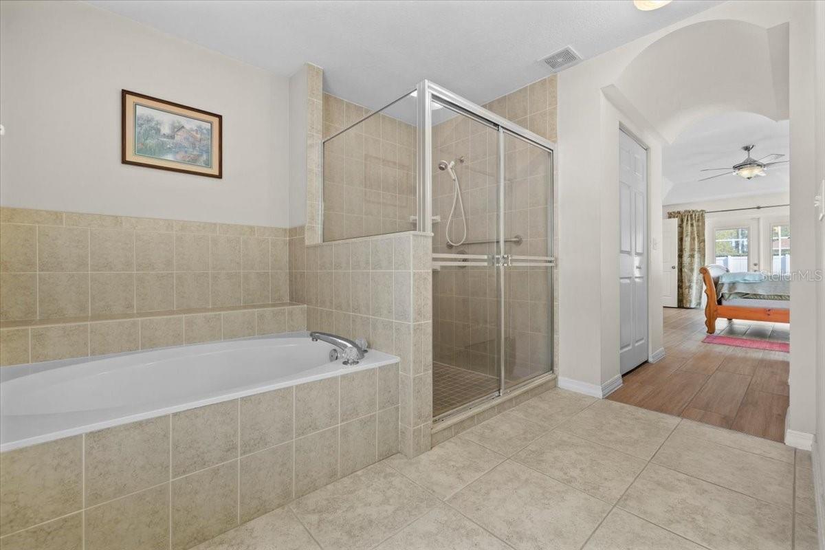 Image 22 of 53 For 8 Eagle Place