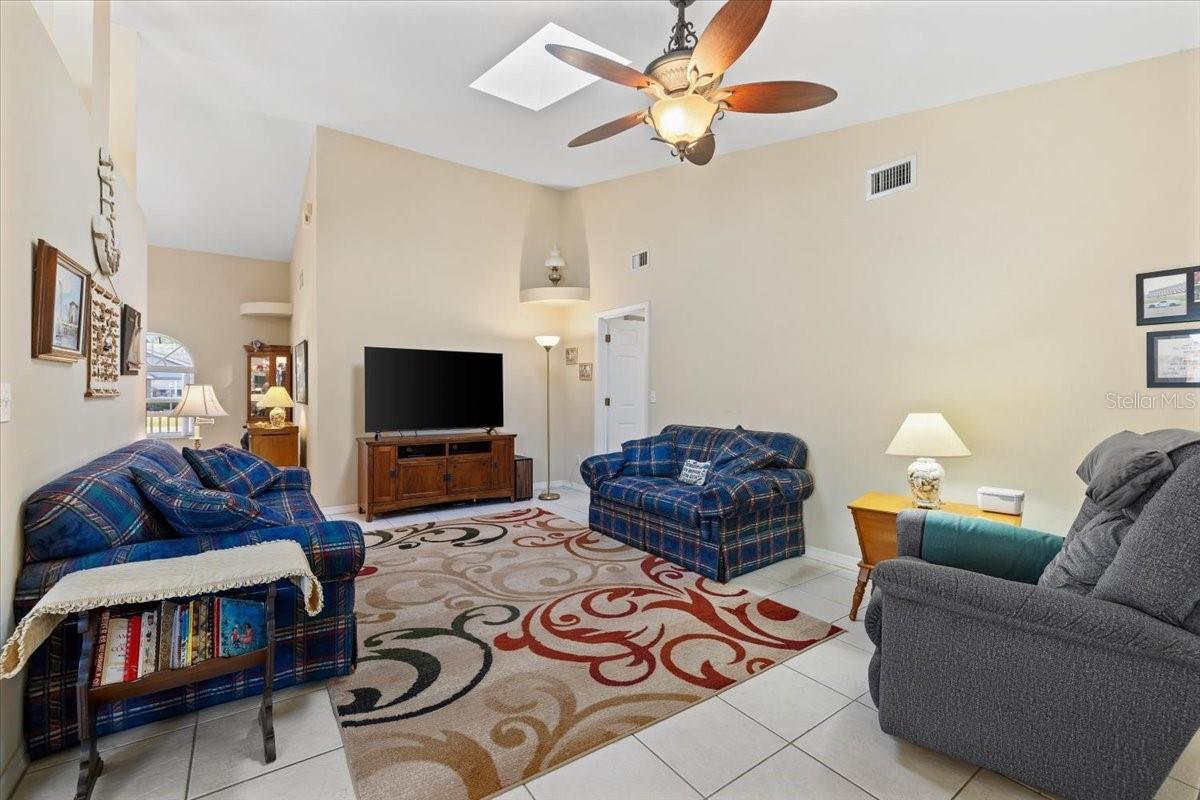 Image 6 of 53 For 8 Eagle Place