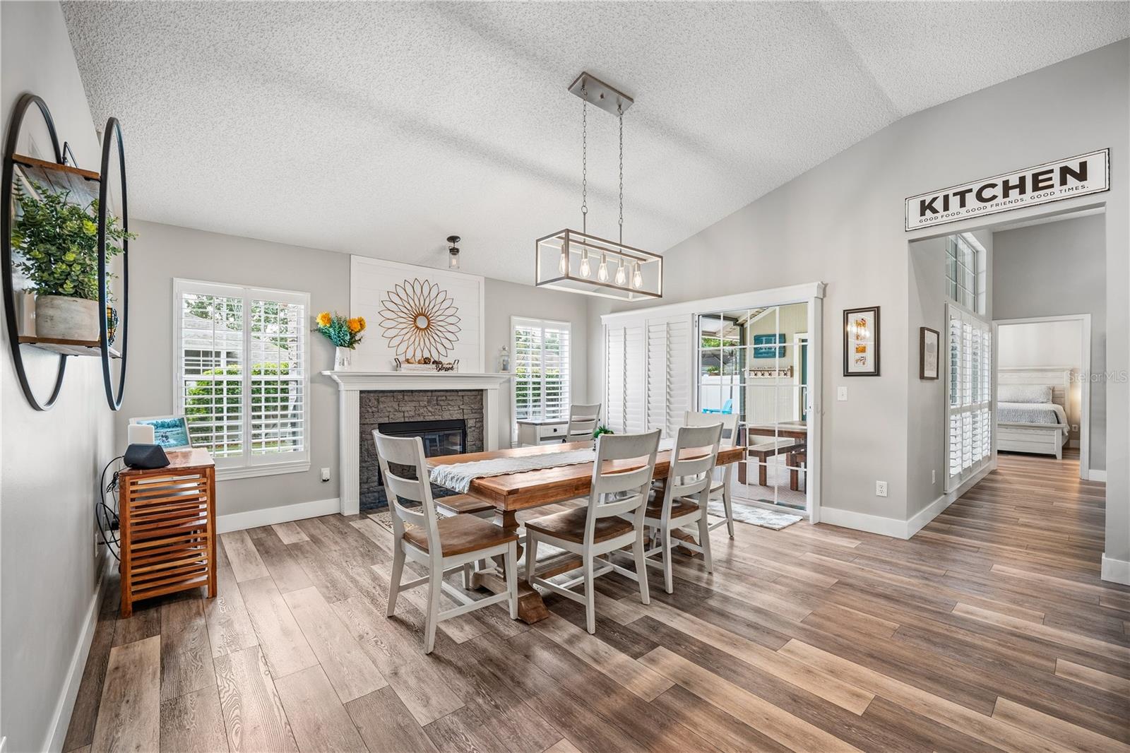 Image 5 of 50 For 2415 Moon Harbor Way