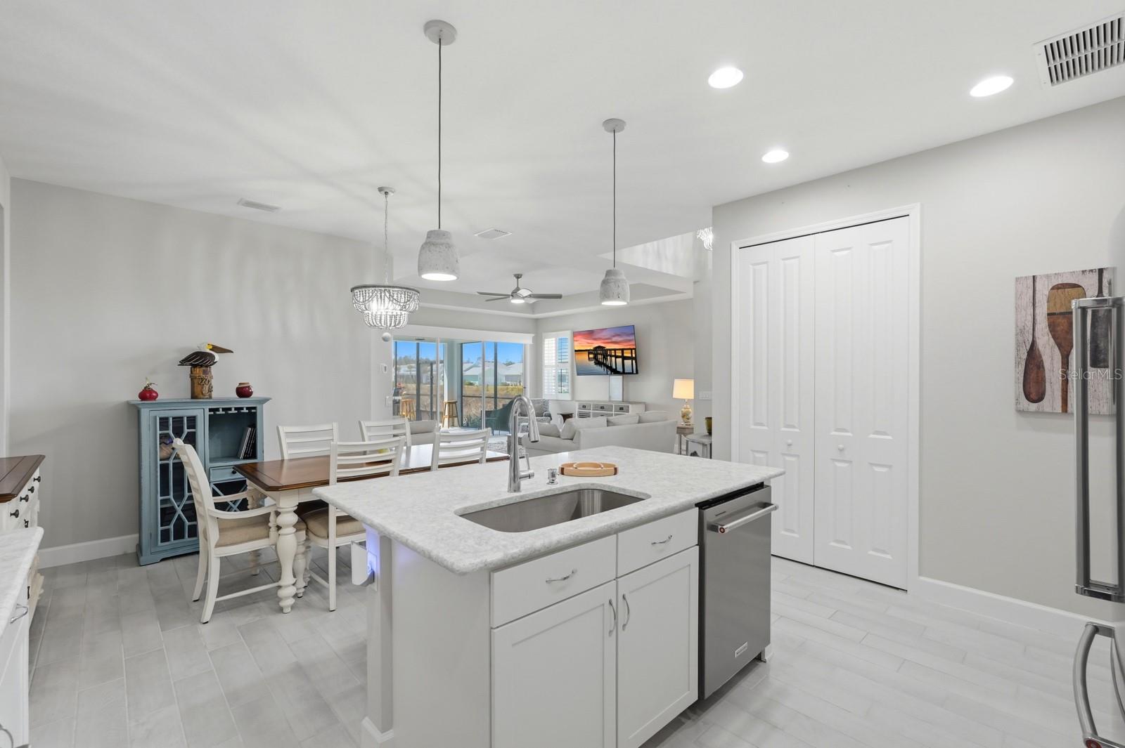 Image 12 of 36 For 896 Coral Reef Way