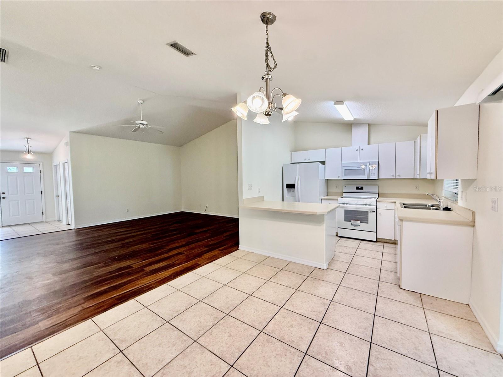 Image 22 of 80 For 3 Prosperity Lane A-b