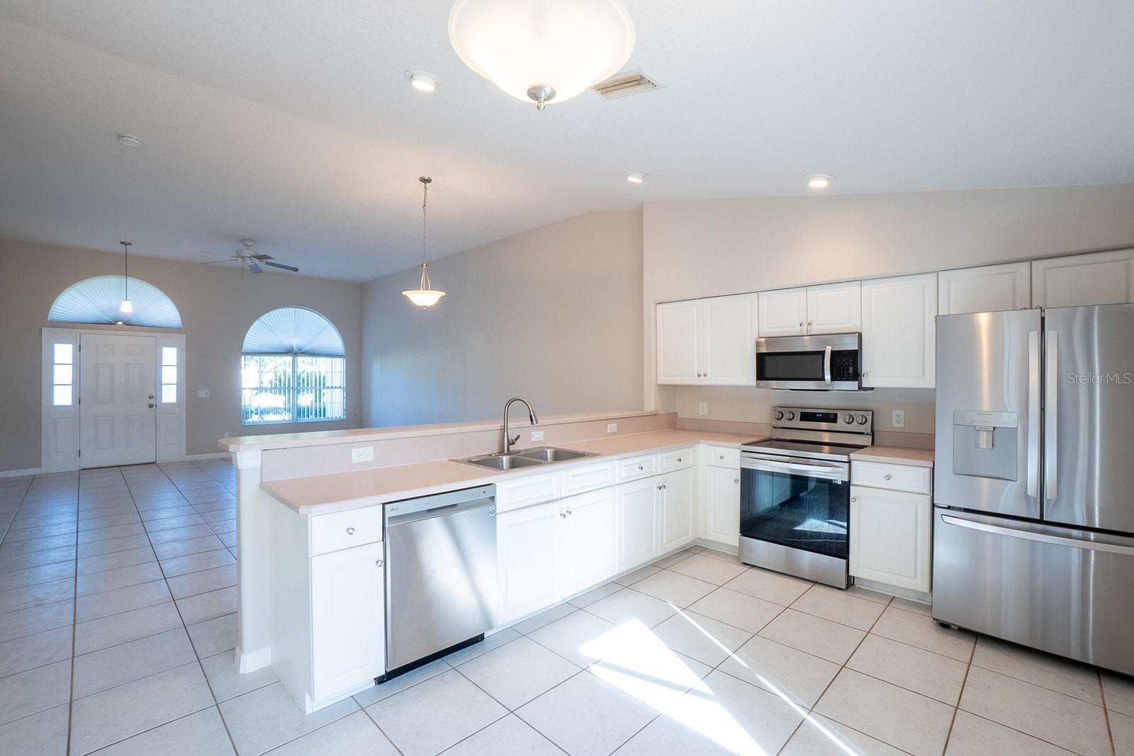 Image 5 of 23 For 13 Buttonwood Lane B