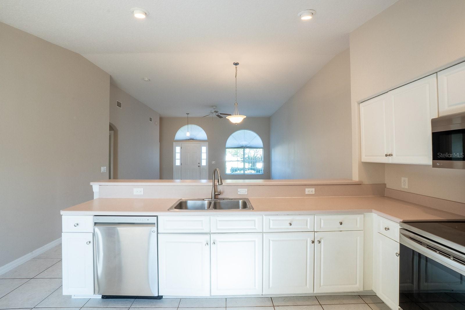 Image 6 of 23 For 13 Buttonwood Lane B