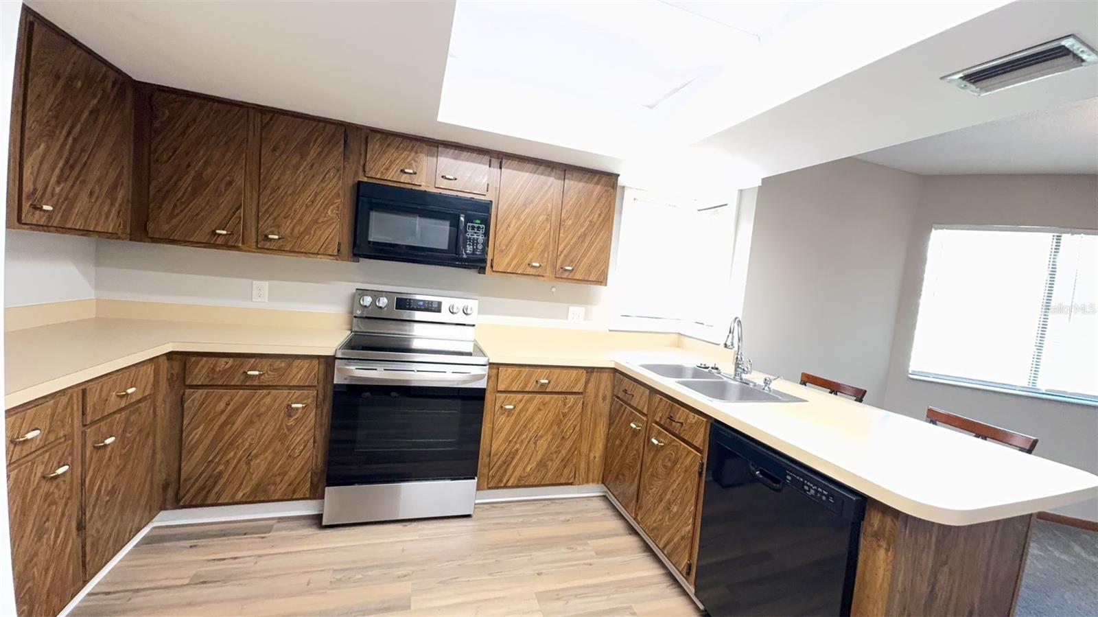 Image 7 of 21 For 2 Pine Hurst Lane 2